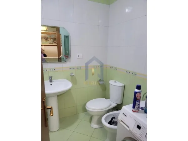 Tirane, jap me qera apartament 2+1+Ballkon Kati 4, 105 m² 700 € (Don Bosko)