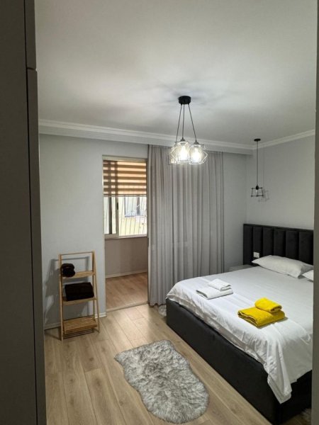 Tirane, jepet me qera apartament 1+1 Kati 4, 65 m² 850 € (bllok)