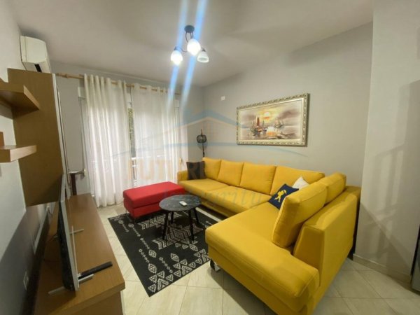 Tirane, jap me qera apartament 2+1+Ballkon Kati 2, 80 m² 650 € (21 DHJETORI)