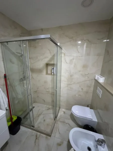 Tirane, jepet me qera apartament 1+1+Ballkon , 70 m² 850 € (Blloku)