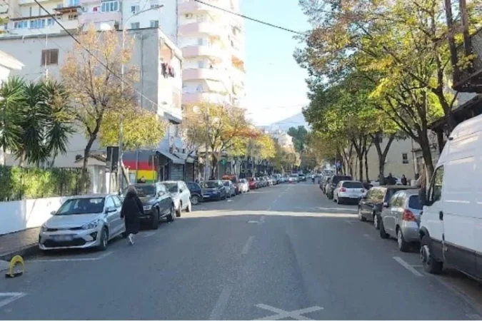 Tirane, shitet apartament Kati 3, 30 m² 95.000 € (Rruga e Fortuzit)