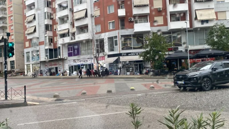 Shitet, Ambient Biznesi, Ish Tregu Elektrik, 450.000 €