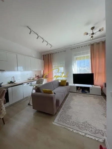 Tirane, jepet me qera apartament 2+1 Kati 5, 90 m² 500 € (ALI DEMI)