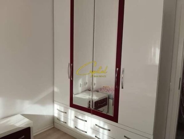 Tirane, jepet me qera apartament 2+1 Kati 5, 90 m² 500 € (ALI DEMI)