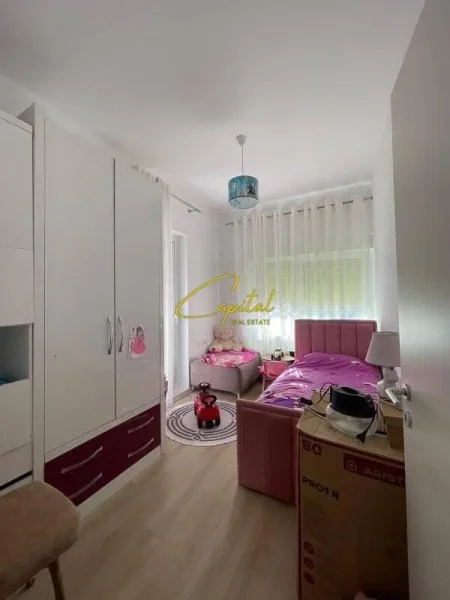 Tirane, jepet me qera apartament 2+1 Kati 5, 90 m² 500 € (ALI DEMI)