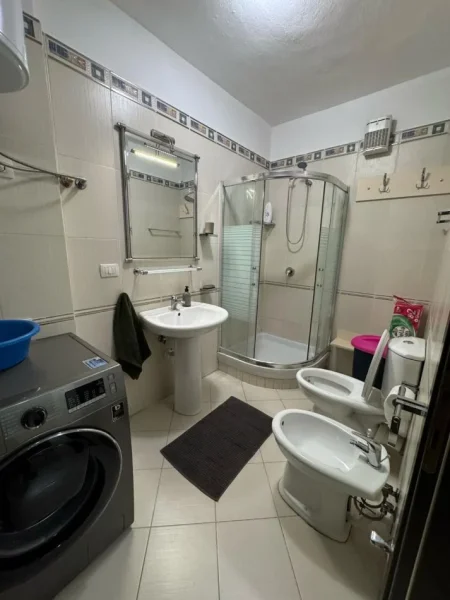 Tirane, shitet apartament 2+1+Ballkon Kati 5, 107 m², 350.000 euro (Prane Stadiumit Air Albania)