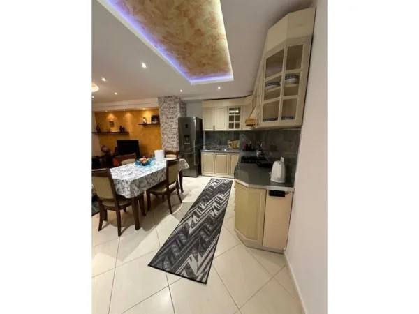 Tirane, shitet apartament 2+1+Ballkon Kati 5, 97 m² (PRANE AMBASADES AMERIKANE DHE STADIUMIT AIR ALBANIA)