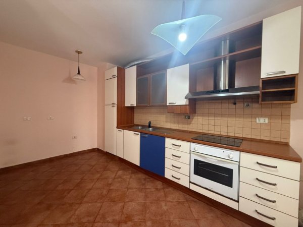 Tirane, shitet apartament 2+1 Kati 1, 131 m² 320.000 €  UNA58291