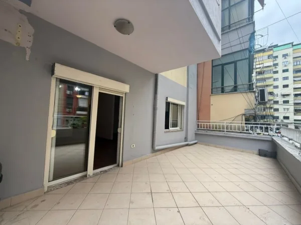 Tirane, shitet apartament 2+1 Kati 1, 131 m² 320.000 €  UNA58291