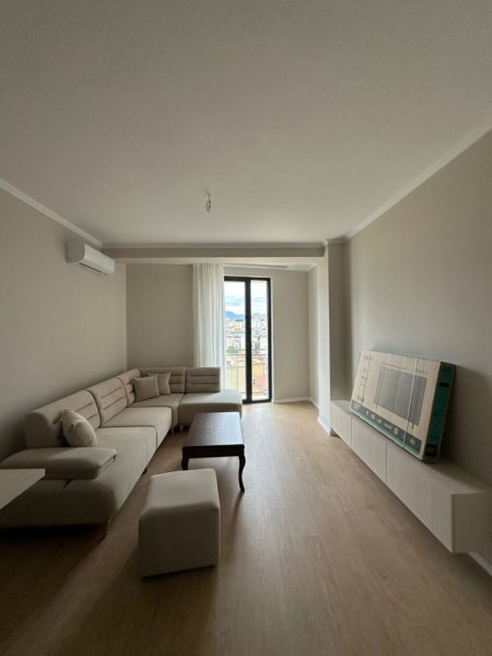 Tirane, jepet me qera apartament 1+1+Ballkon Kati 3, 65 m² 700 € (Mine Peza Residence)