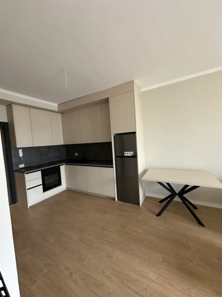 Tirane, jepet me qera apartament 1+1+Ballkon Kati 3, 65 m² 700 € (Mine Peza Residence)