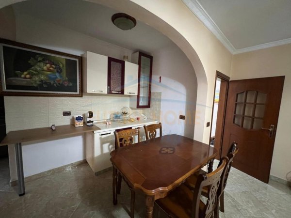 Tirane, jepet me qera apartament 2+1 Kati 1, 87 m² 500 € 