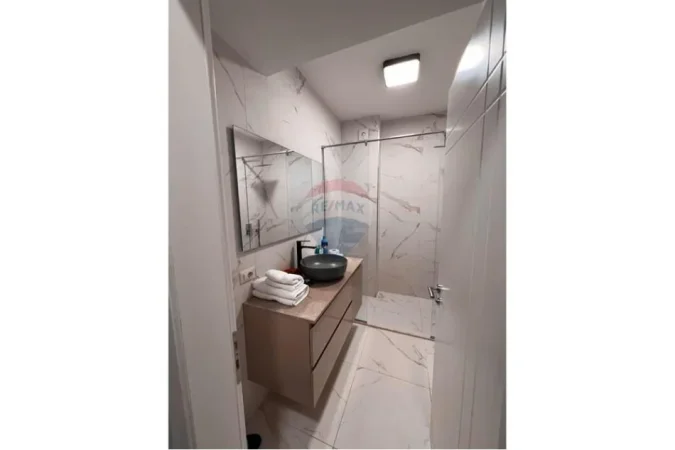 Tirane, shitet apartament 1+1 , 78 m² 185.000 € (Stacioni i Trenit)