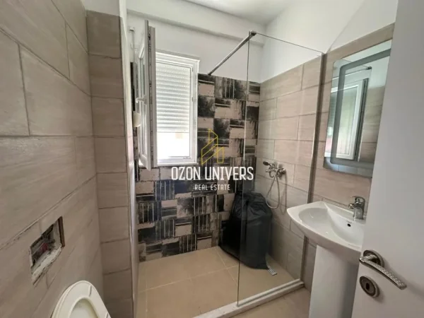 Tirane, jepet me qera apartament 1+1+Ballkon Kati 4, 60 m² 55,000 lekë/muaj (Selitë, pranë Xhamisë)