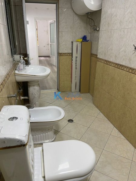 Tirane, jap me qera zyre Kati 3, 85 m² 800 € (Bllok, Rruga Sami Frasheri)