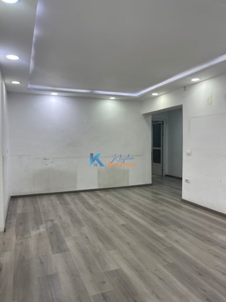 Tirane, jap me qera zyre Kati 3, 85 m² 800 € (Bllok, Rruga Sami Frasheri)
