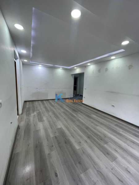 Tirane, jap me qera zyre Kati 3, 85 m² 800 € (Bllok, Rruga Sami Frasheri)
