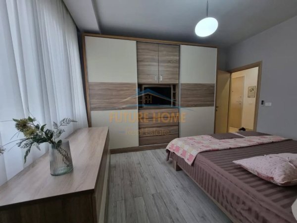 Tirane, jepet me qera apartament 2+1 , 104 m² 900 € 