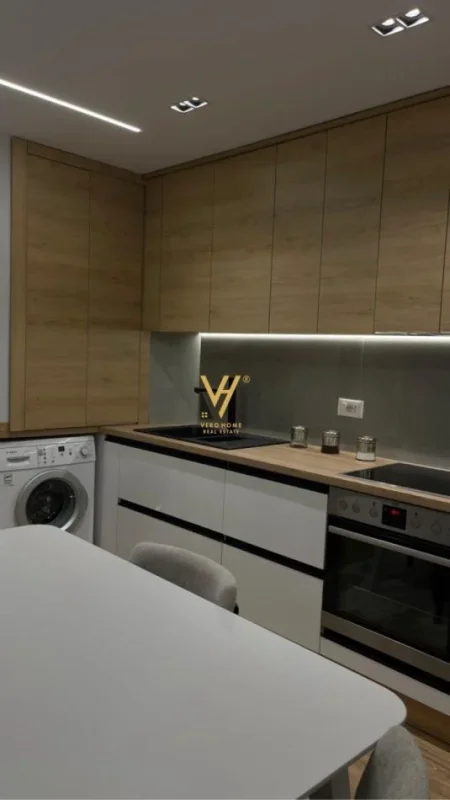 Tirane, jepet me qera apartament 1+1+Ballkon Kati 2, 75 m² 800 € (BLLOK)