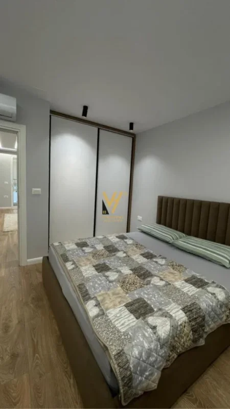 Tirane, jepet me qera apartament 1+1+Ballkon Kati 2, 75 m² 800 € (BLLOK)