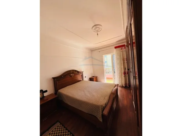 Tirane, jepet me qera apartament 2+1 Kati 2, 90 m² 550 € (Rruga 5 Maji)