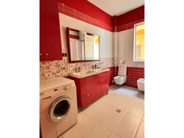 Tirane, jepet me qera apartament 2+1 Kati 2, 90 m² 550 € (Rruga 5 Maji)