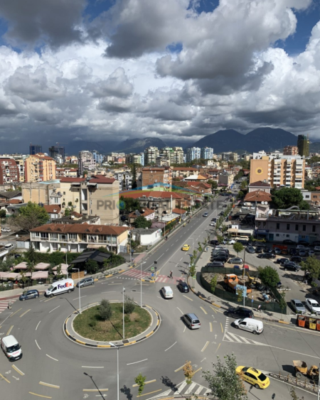 Tirane, shitet apartament 3+1+2 Kati 1, 118 m² 300.000 € (Komuna e Parisit)