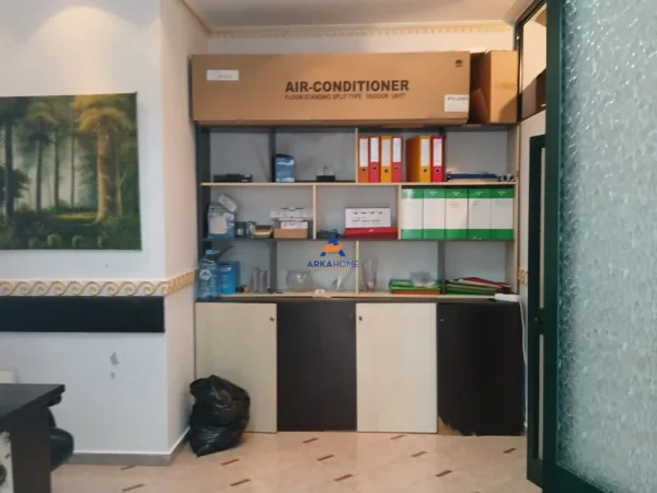 Tirane, jepet me qera zyre Kati 0, 48 m² 450 € (21 DHJETORI)