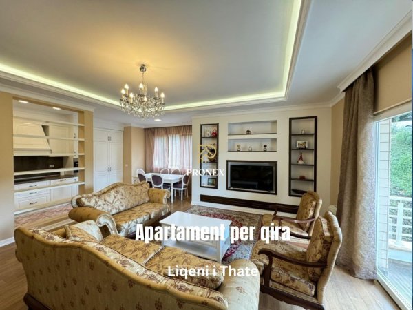 Tirane, jap me qera apartament 2+1+Ballkon Kati 3, 100 m² 950 € (Liqeni i Thate)