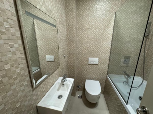 Tirane, jap me qera apartament 2+1+Ballkon Kati 3, 100 m² 950 € (Liqeni i Thate)