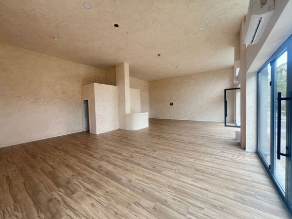 Tirane, jepet me qera ambjent biznesi Kati 0, 114 m² 1.500 € (Unaza e Re)