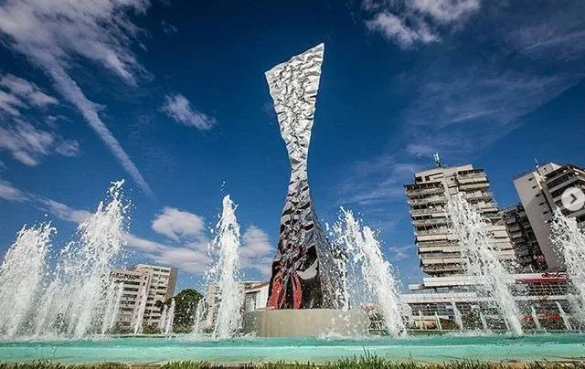 Tirane, jepet me qera dyqan Kati 0, 76 m² 2.000 € (ZOGU I ZI)