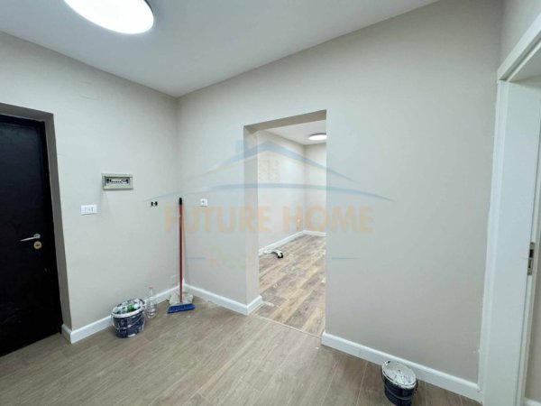 Tirane, jepet me qera ambjent biznesi Kati 2, 109 m² 1.000 € 