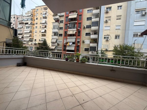 Tirane, shitet apartament 2+1 Kati 1, 131 m² 320.000 € UNA58291