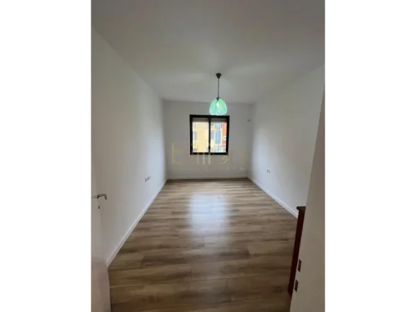Tirane, shitet 2+1+Ballkon , 81 m² 165.000 € (Ish Fusha Aviacionit)