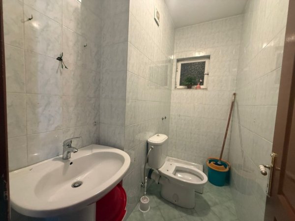 Tirane, jepet me qera apartament 2+1 , 104 m² 900 € 