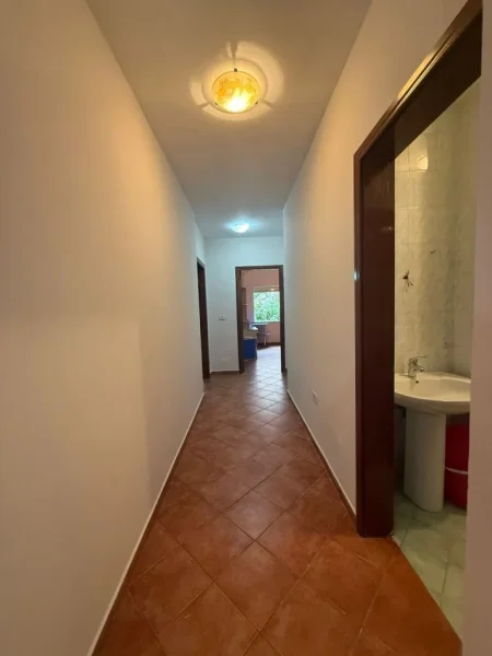 Tirane, jepet me qera apartament 2+1 , 104 m² 900 € 