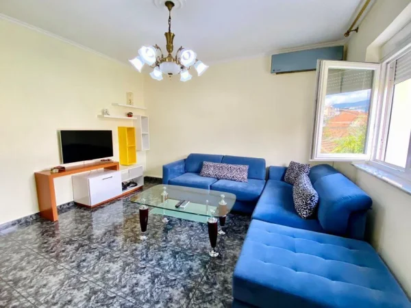 Tirane, jepet me qera apartament 2+1+Ballkon Kati 2, 86 m² 700 € (tek rruga Mine Peza)