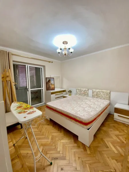 Tirane, jepet me qera apartament 2+1+Ballkon Kati 2, 86 m² 700 € (tek rruga Mine Peza)