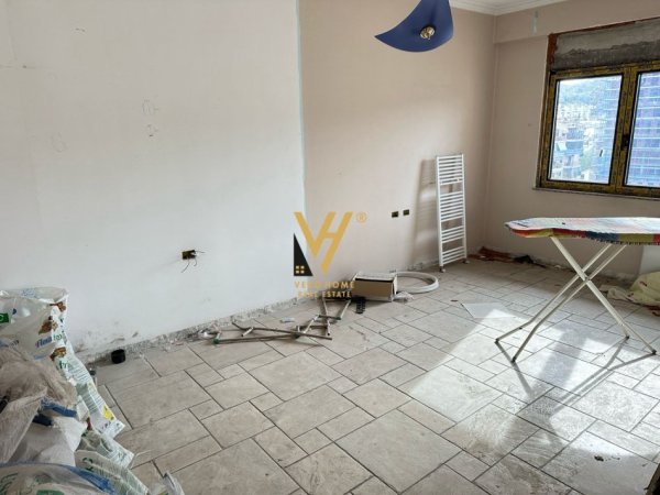Tirane, shitet apartament duplex 2+1+Ballkon Kati 9, 178 m² 370.000 € (KOMUNA E PARISIT)