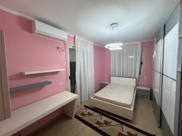 Tirane, jepet me qera apartament 2+1 Kati 2, 125 m² 650 € (Rruga Peti)