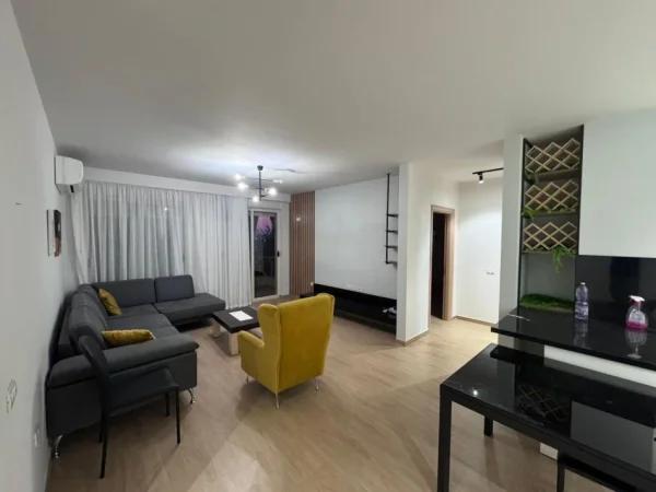Tirane, jepet me qera apartament 2+1 Kati 2, 125 m² 650 € (Rruga Peti)