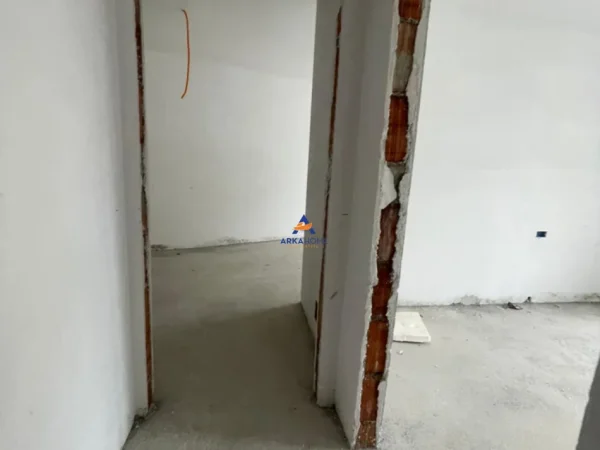 Tirane, shitet apartament 2+1 Kati 2, 185 m² 436.000 € (LIQENI I THATE)