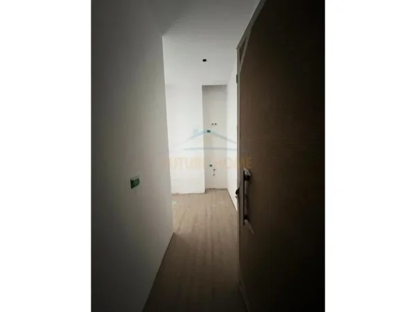 SHITET APARTAMENT 1+1 NE SQUARE 21 , RRUGA E KAVAJES