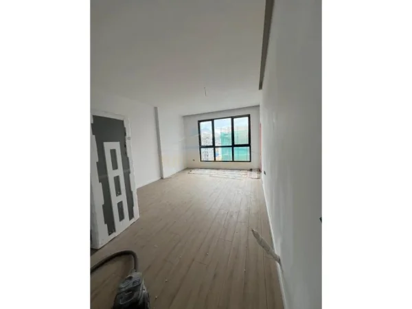 SHITET APARTAMENT 1+1 NE SQUARE 21 , RRUGA E KAVAJES