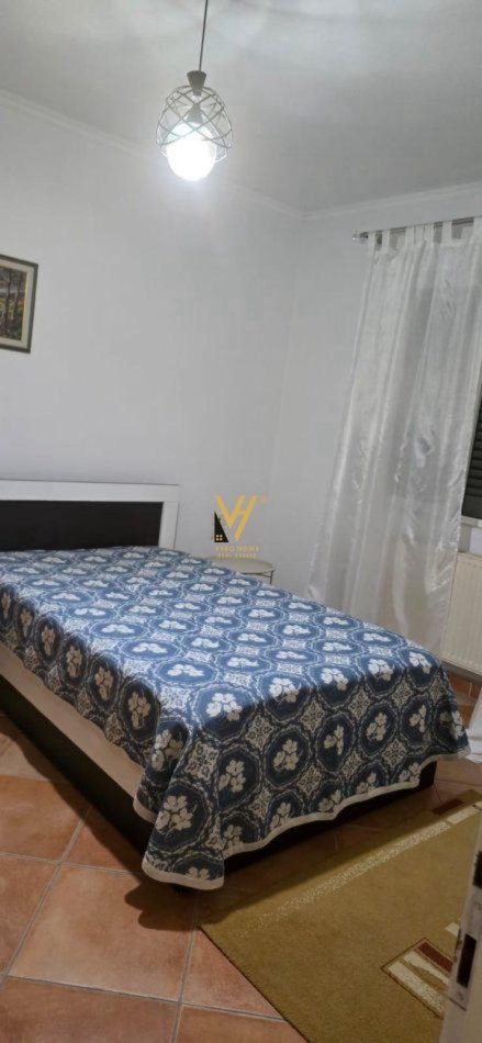 Tirane, jepet me qera Vile 2 Katshe Kati 0, 250 m² 700 € (SAUK)