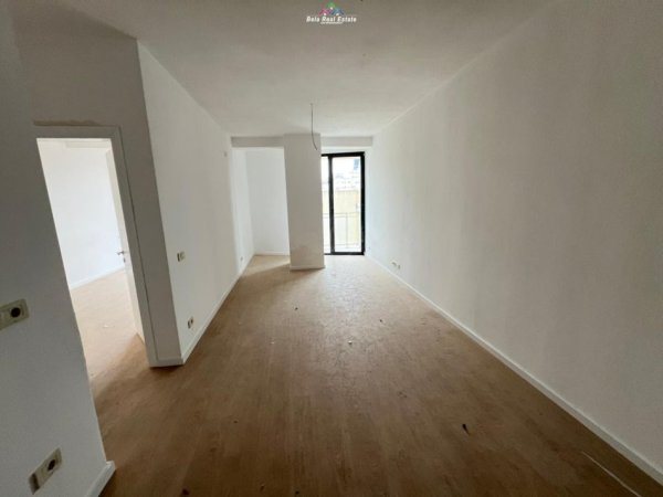 Tirane, jepet me qera zyre Kati 3, 70 m² 600 € (mine peza)