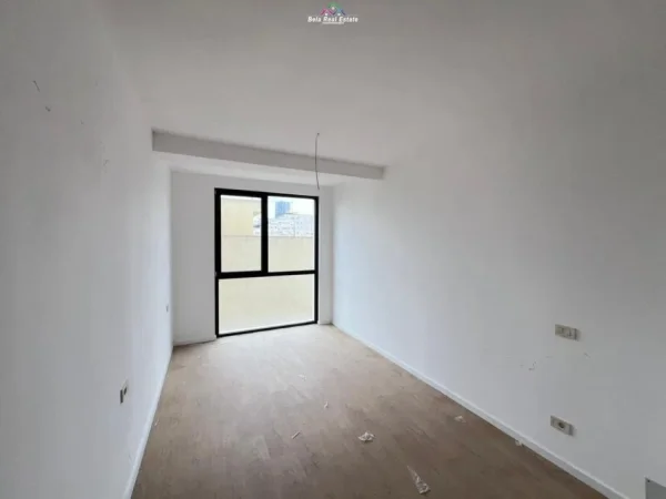 Tirane, jepet me qera zyre Kati 3, 70 m² 600 € (mine peza)
