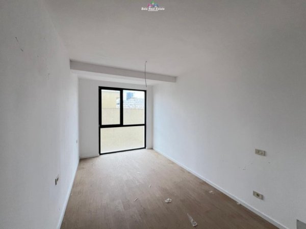 Tirane, jepet me qera zyre Kati 3, 70 m² 600 € (mine peza)
