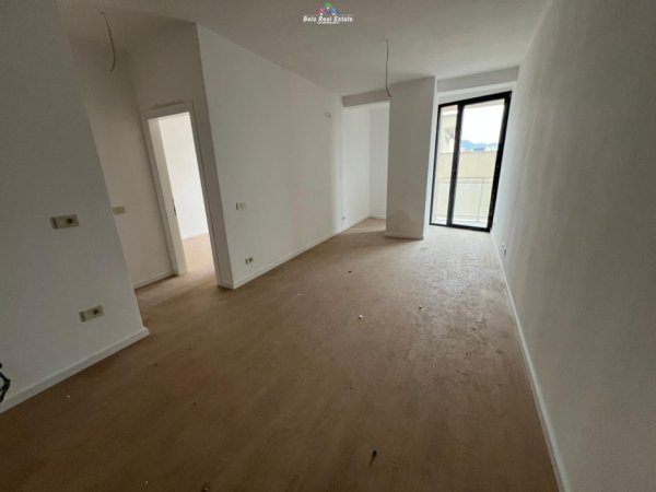 Tirane, jepet me qera zyre Kati 3, 70 m² 600 € (mine peza)